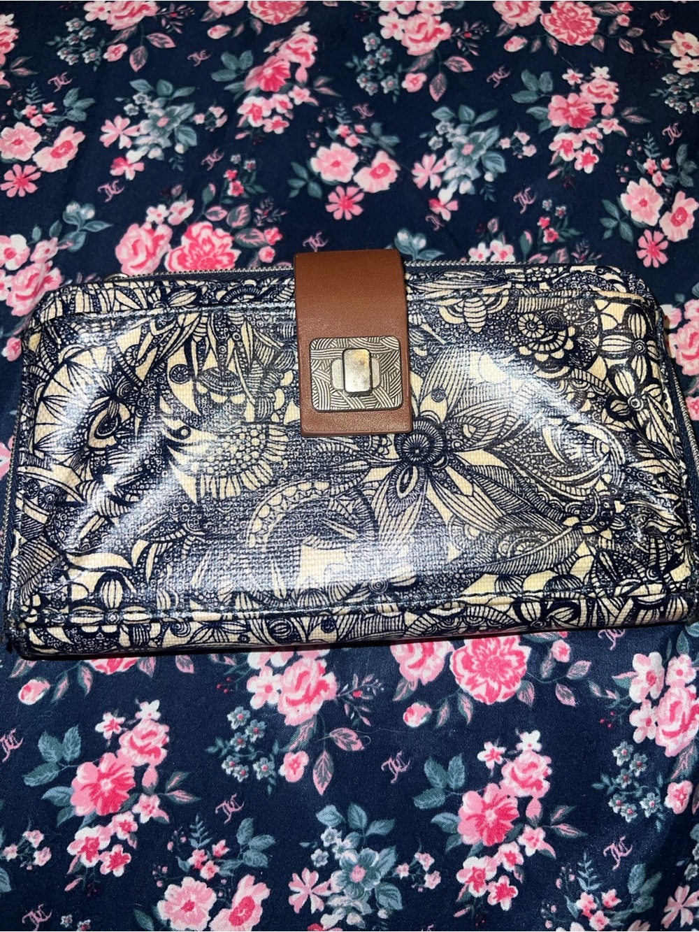Sakroots large ziparound wallet
